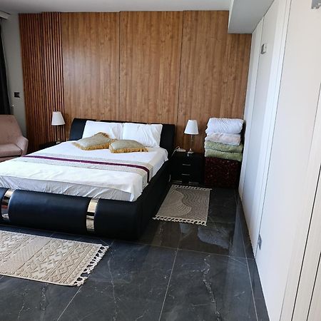 Penthouse Apartment On The Beach Bat Yam Eksteriør billede