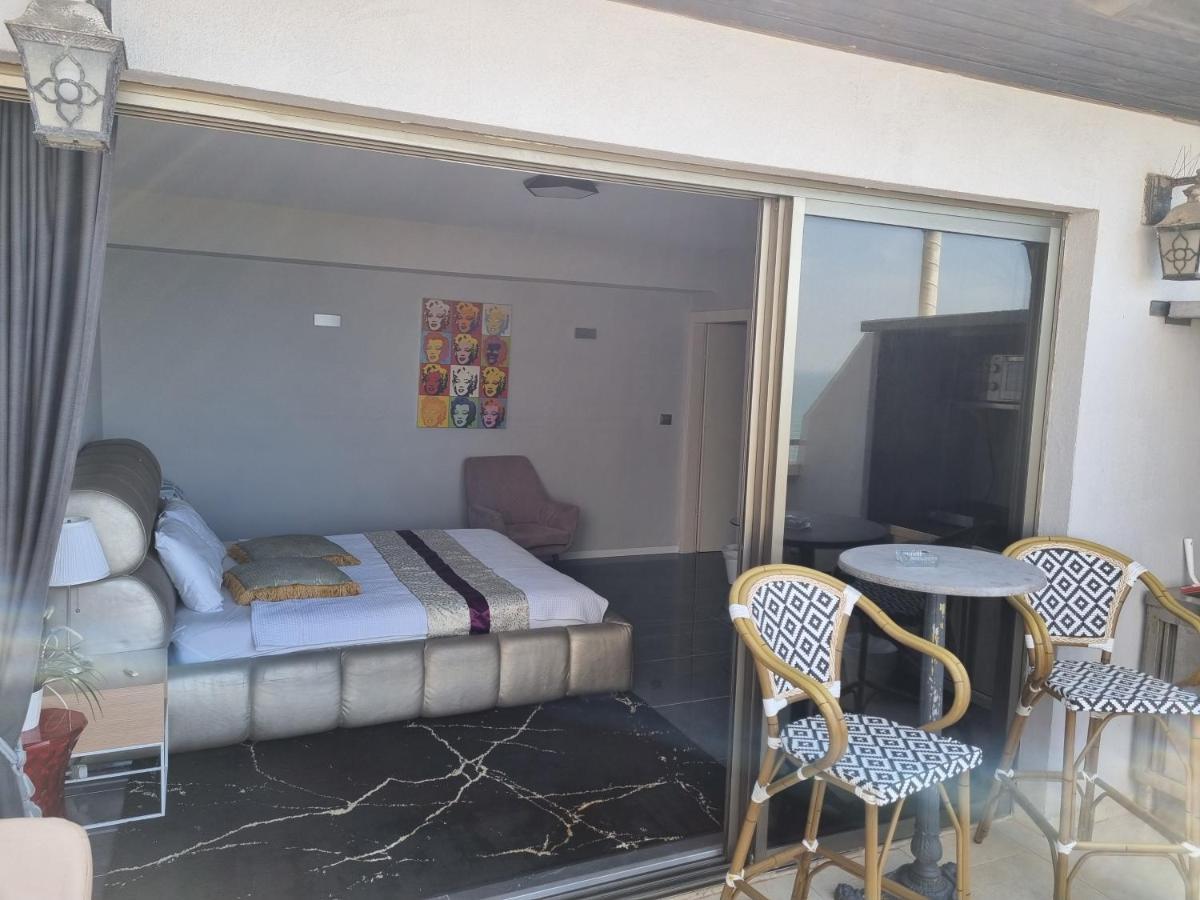 Penthouse Apartment On The Beach Bat Yam Eksteriør billede