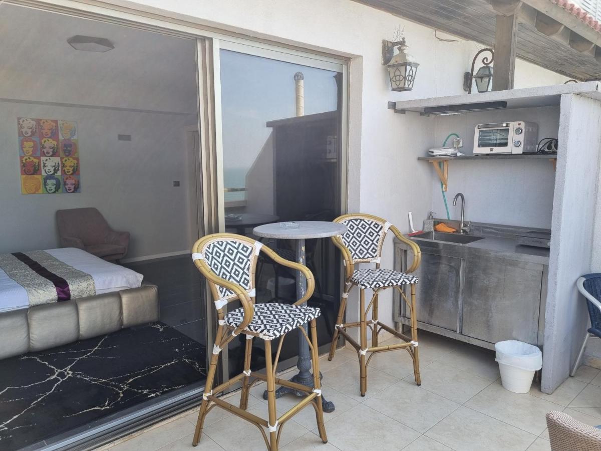 Penthouse Apartment On The Beach Bat Yam Eksteriør billede