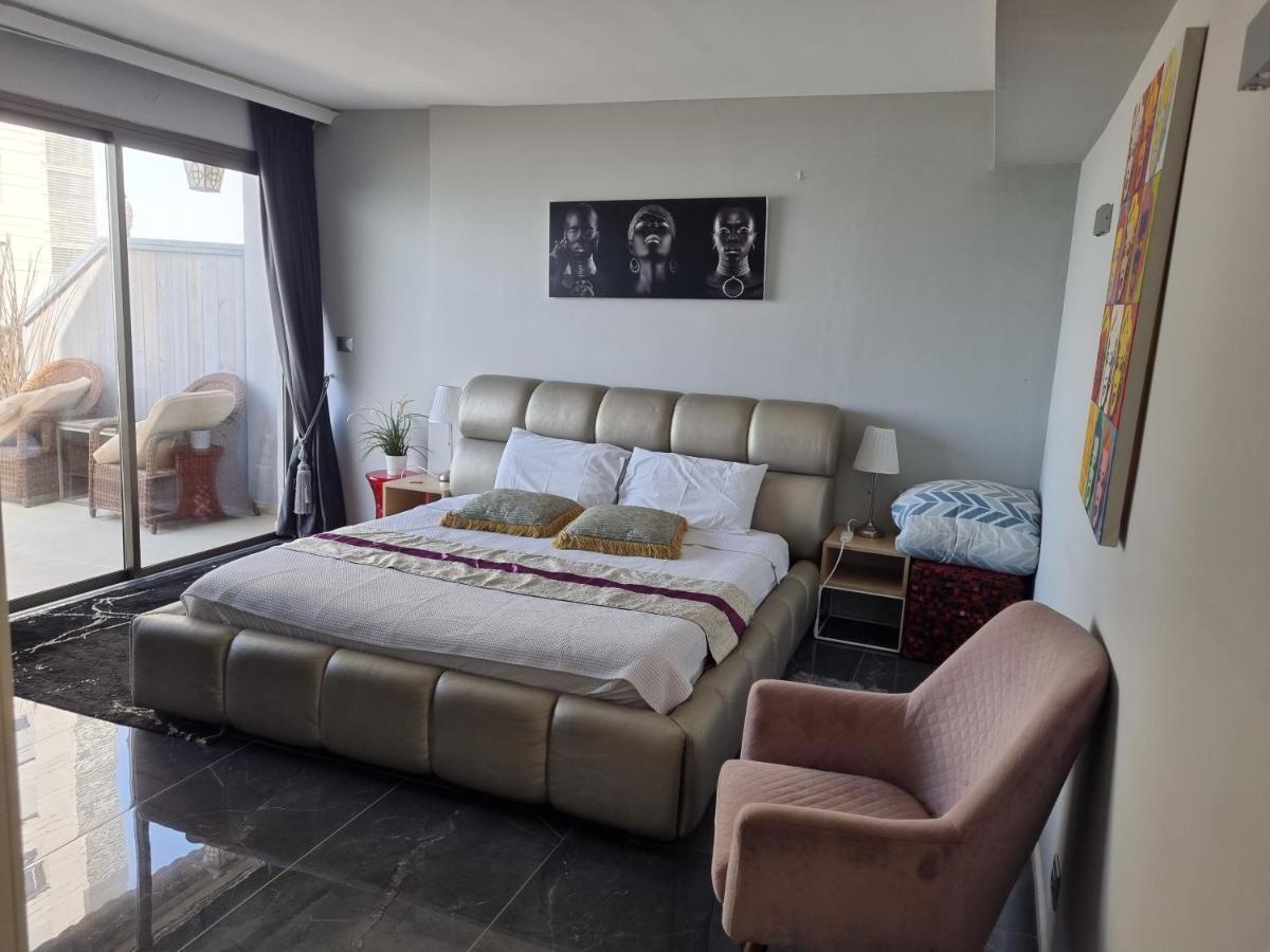 Penthouse Apartment On The Beach Bat Yam Eksteriør billede