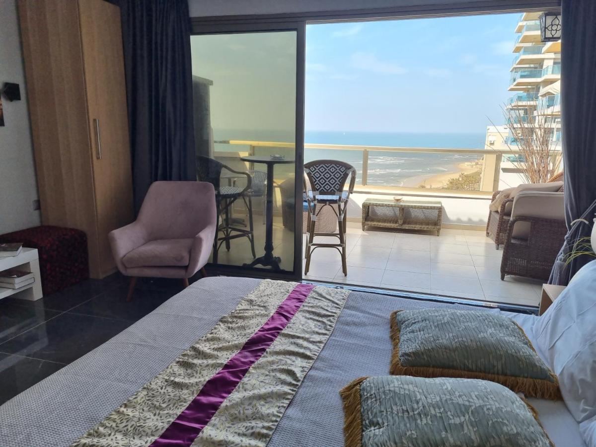 Penthouse Apartment On The Beach Bat Yam Eksteriør billede