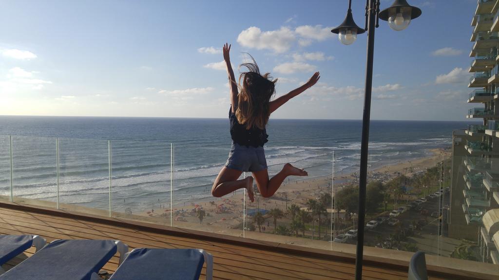 Penthouse Apartment On The Beach Bat Yam Eksteriør billede