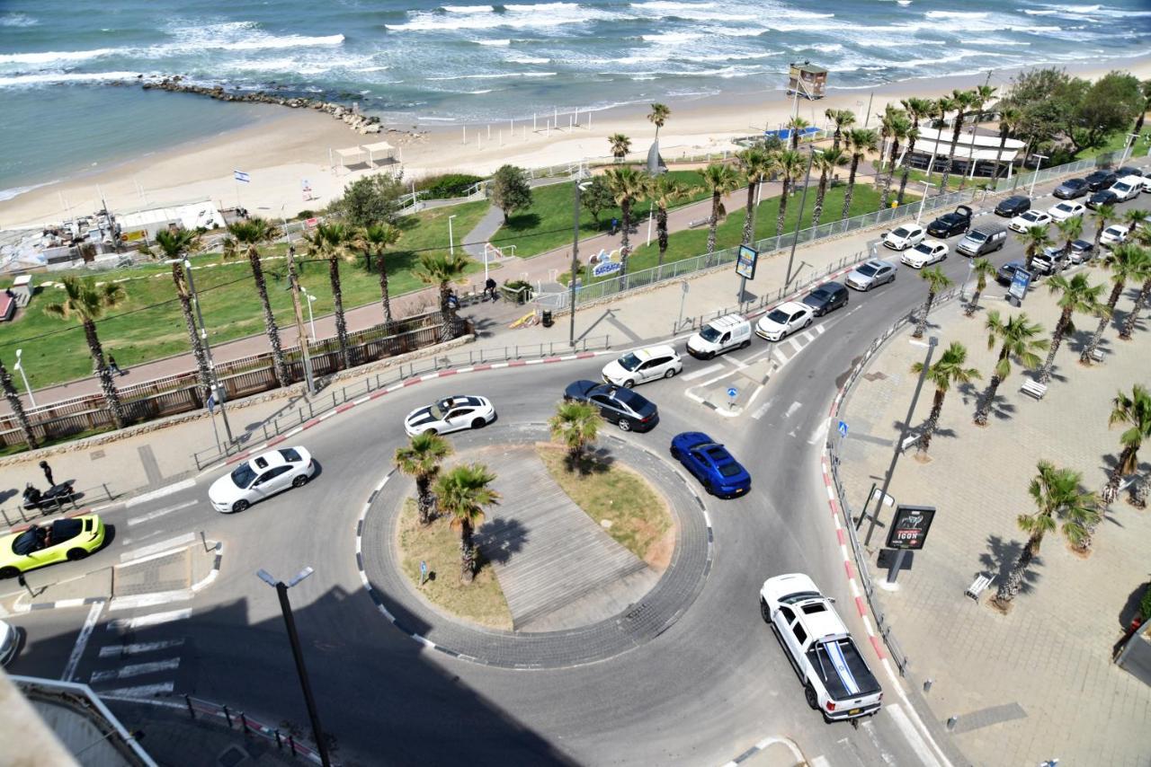 Penthouse Apartment On The Beach Bat Yam Eksteriør billede