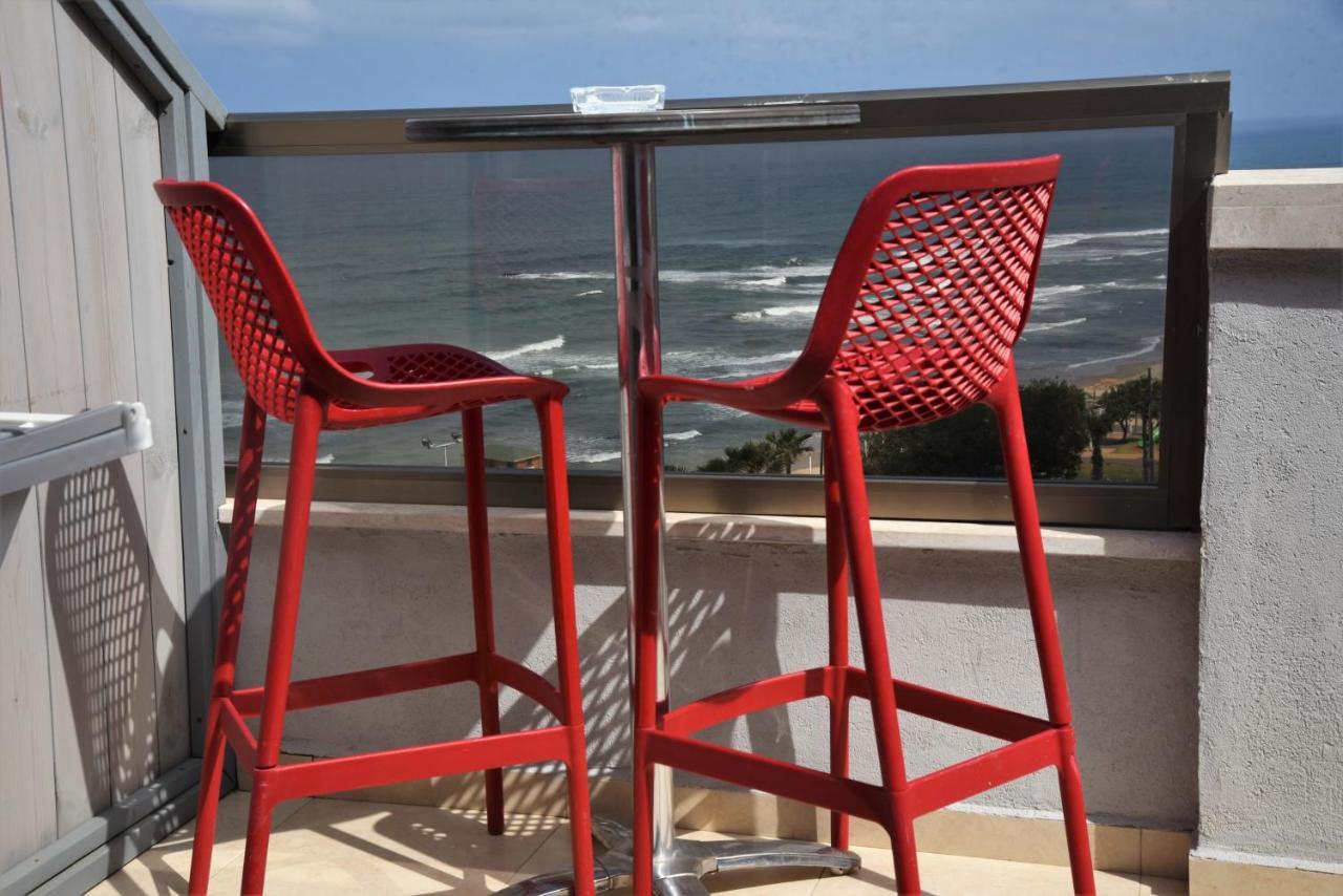 Penthouse Apartment On The Beach Bat Yam Eksteriør billede
