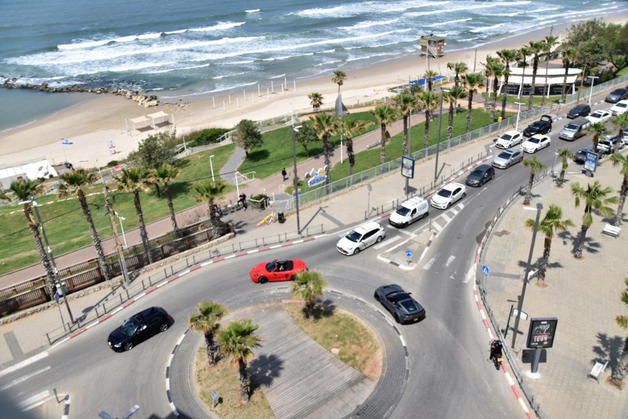 Penthouse Apartment On The Beach Bat Yam Eksteriør billede