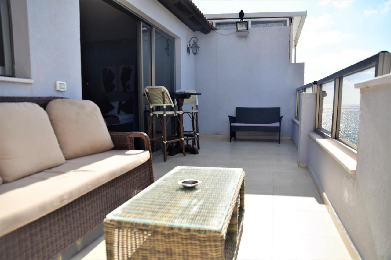 Penthouse Apartment On The Beach Bat Yam Eksteriør billede