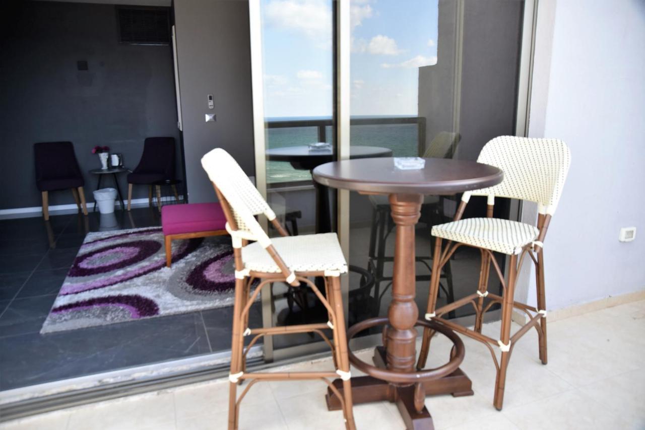 Penthouse Apartment On The Beach Bat Yam Eksteriør billede