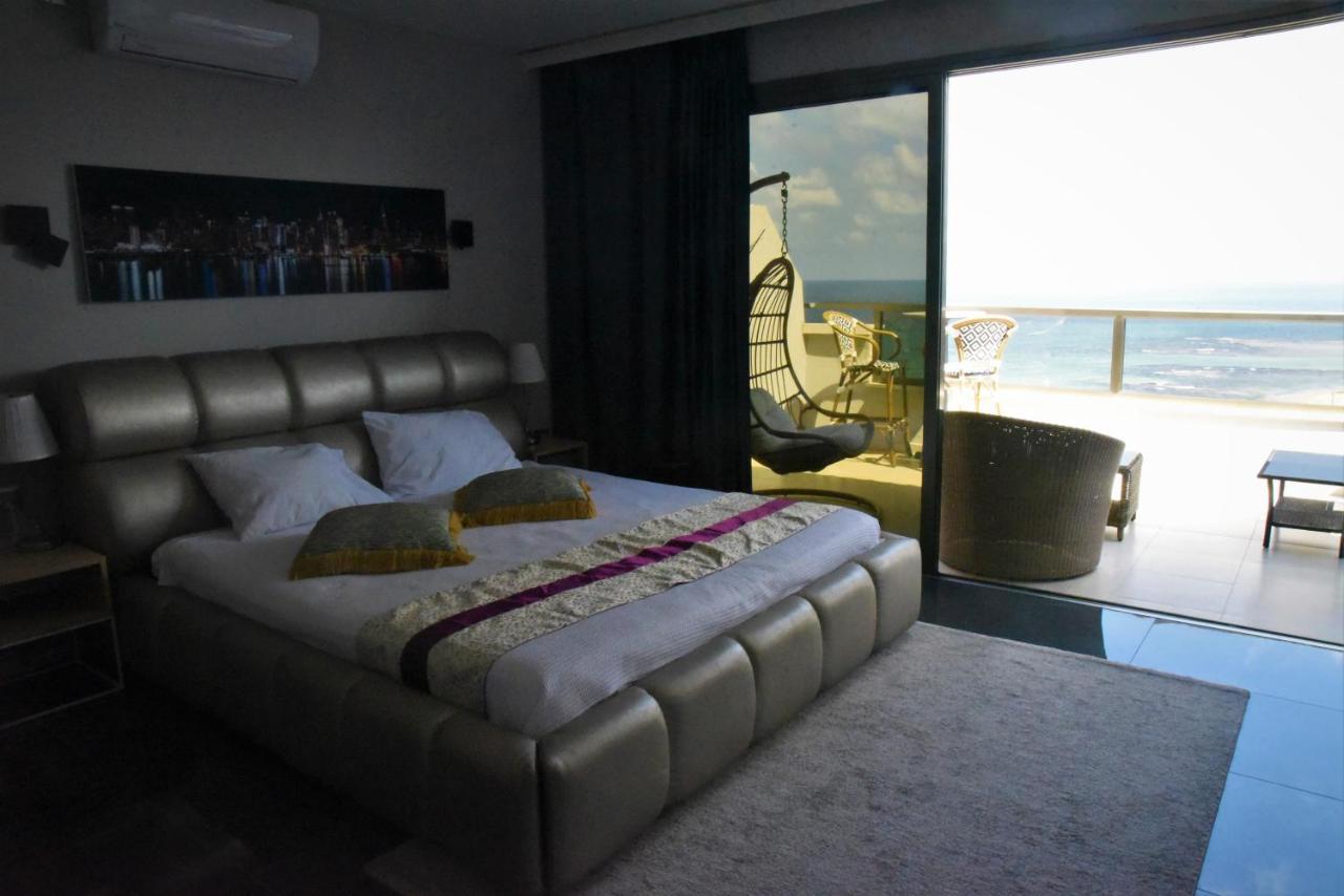 Penthouse Apartment On The Beach Bat Yam Eksteriør billede