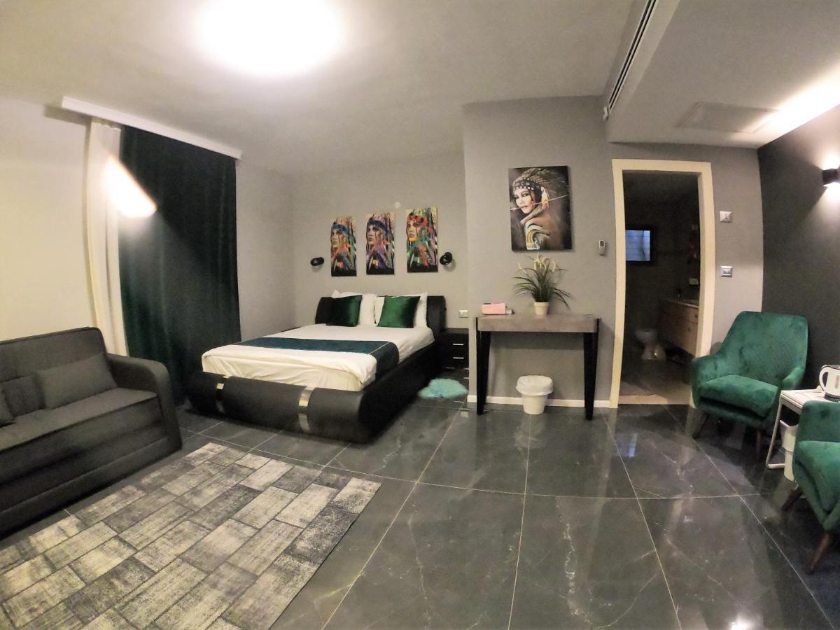 Penthouse Apartment On The Beach Bat Yam Eksteriør billede