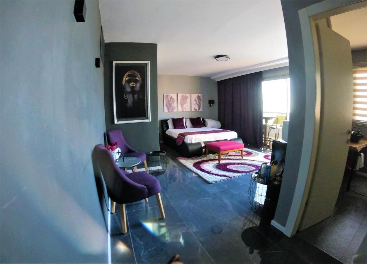 Penthouse Apartment On The Beach Bat Yam Eksteriør billede