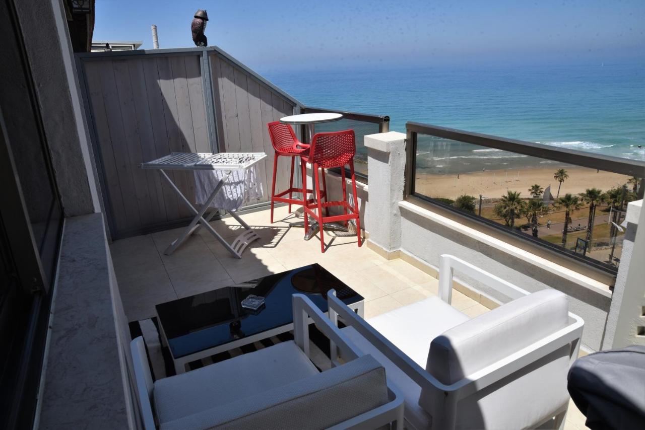Penthouse Apartment On The Beach Bat Yam Eksteriør billede