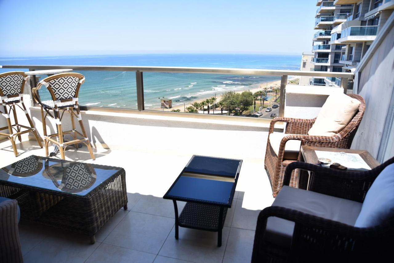 Penthouse Apartment On The Beach Bat Yam Eksteriør billede